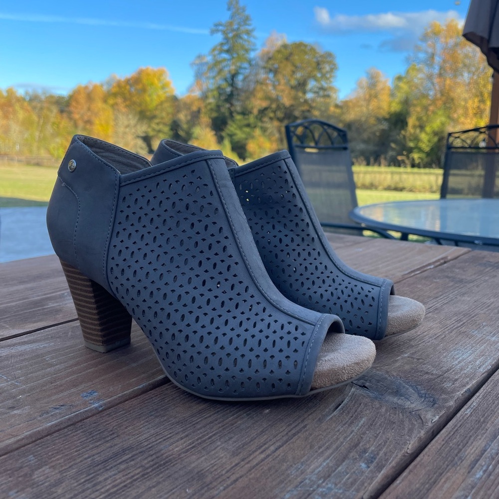 Giani Bernini Angye Memory Foam Perforated Peep-Toe Shooties Grey Heel